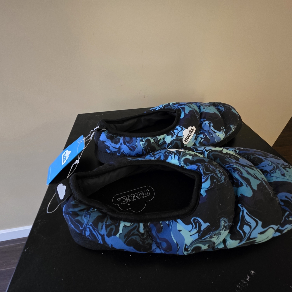 Women's Black and Blue Slippers